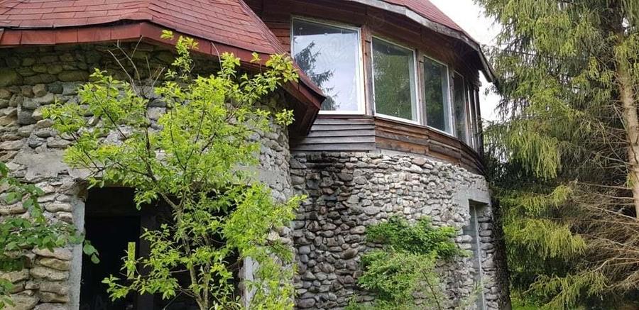 Cladire nefinalizata Coada Lacului Bihor - 2