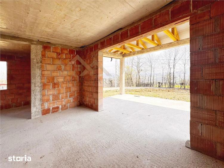 Casa la rosu, pe un nivel, pe dealul Grosiului - 10