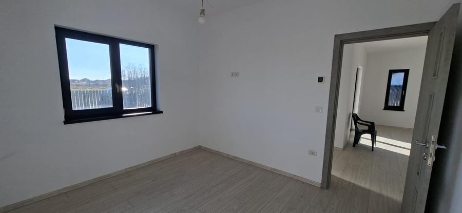 Hemeius-casa noua parter-82 mp - teren 270 mp - apa - curent - gaz - 8