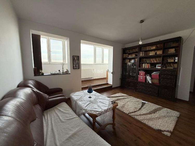 Apartament cu 3 Camere, Terasa de 50 mp si Priveliste Panoramica