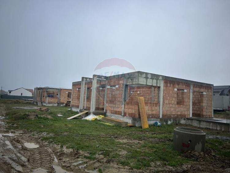 OCAZIE. Casă cu 4 camere de vânzare la rosu in Mocira. - 3