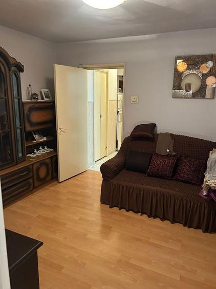 Vand apartament 2 camere, zona Ciresica - 1