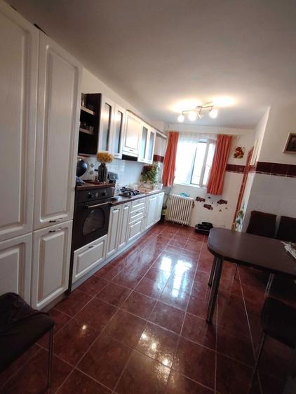 De vanzare apartament 4 camere AN - 6