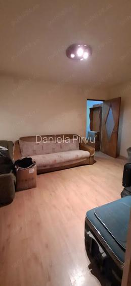 Malul Rosu, 3 camere semi, parter cu balcon, bloc beton, LIBER, sep gaze, repartitoare, acte la zi