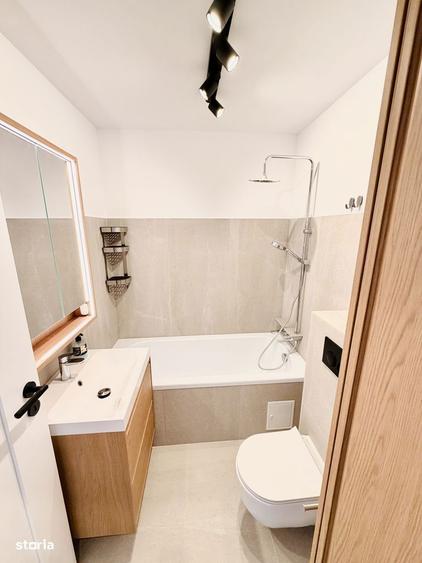 Proprietar vand apartament 3 camere + curte - 10 sec de metrou - 20