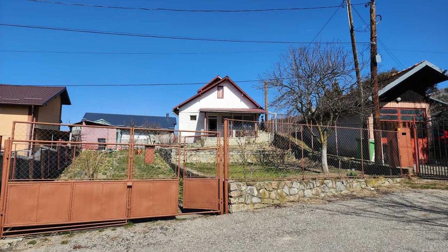 Casuta de la munte - se vinde casa + teren Moroeni, DB - 6