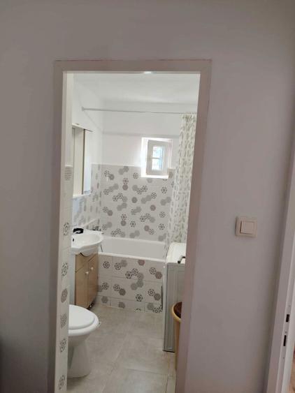 Apartement renovat, mobilat si utilat - 3 camere, 3 balcoane, 2 bai 96m in zona Lunca-Politie - 8