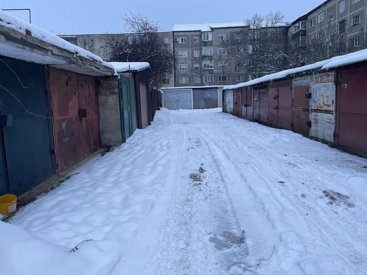 Teren intre blocuri,cu garaje-ideal pentru afacere - 4