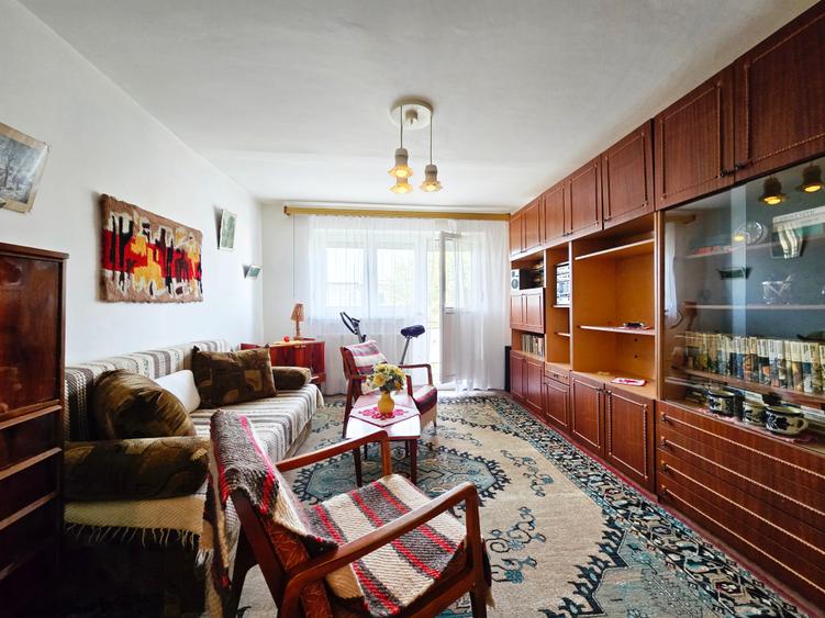 Apartament cu 3 camere în Aurel Vlaicu