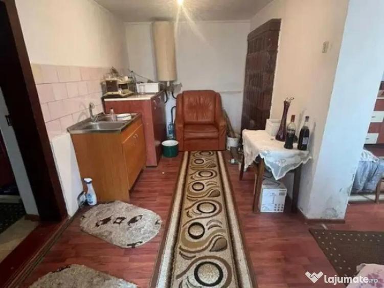 Casa de Locuit cu Teren si Curte Mare - 7