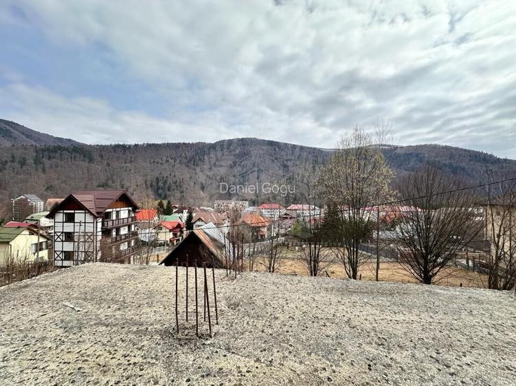 TEREN INTRAVILAN//PLATOU IZVOR//SINAIA TEREN INTRAVILAN//PLATOU IZVOR//SINAIA