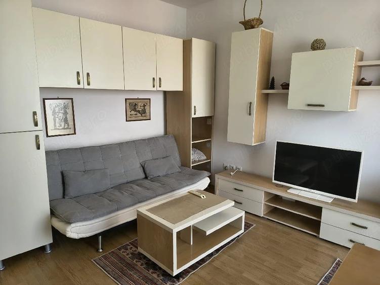 Garsonieră decomandată în UTA