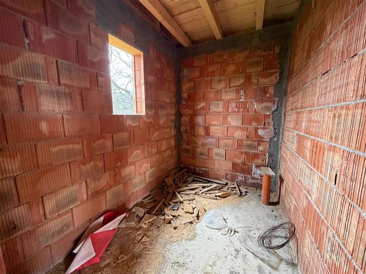 Casa la rosu din caramida de vanzare in comuna Carligele - 8