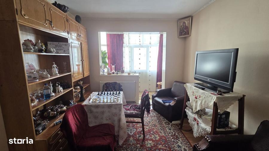 Vand Apartament 2 Camere Decomandat, 49 m2, Moinesti - 1