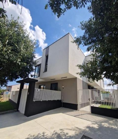 Casă nouă de vânzare – poziție pe colț, curte pe 3 laturi, zona Elvila - 1