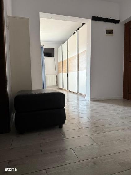 Vand apartament 2 camere si loc de parcare - 1