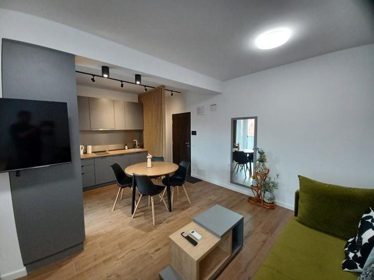 Chirie, ap 2 camere, ultracentral, parcare. 500 E /lună. Comision 0 - 4