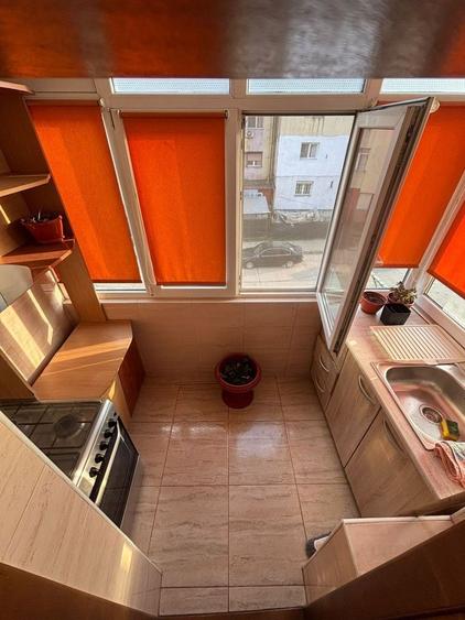 Vand apartament doua camere decomandat etaj 2 - 4