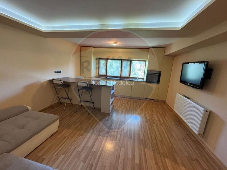 Apartament cu 3 camere de inchiriat in zona Banca Nationala