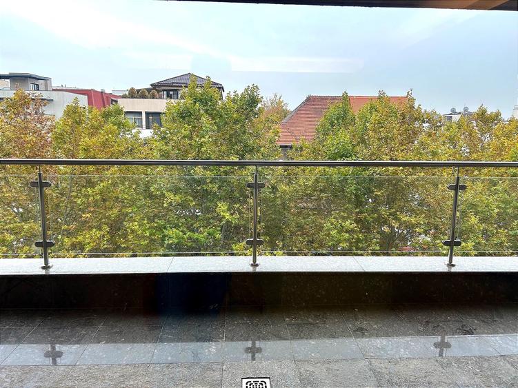 Spatiu exclusivist pentru activități de birou sau servicii comerciale - 13