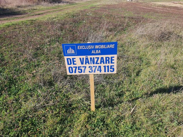 Teren intravilan | De vanzare | 1080 mp | 22 ml deschidere | Ighiu - 1