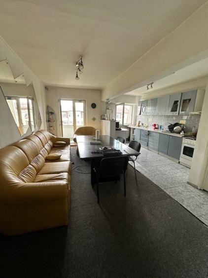 TRAIAN (ZONA URSUS) 4camere decomandat etaj4 cu acoperis ! - 1