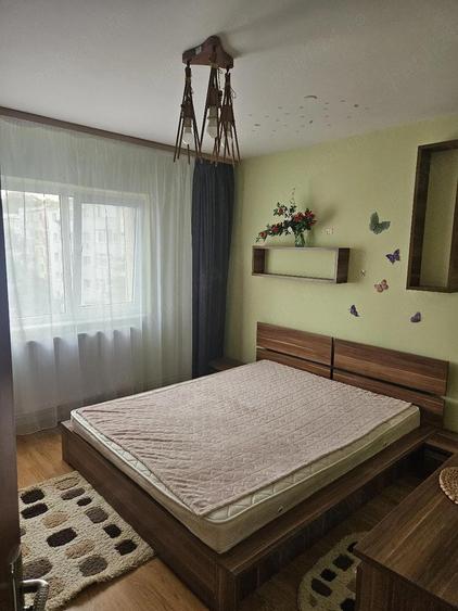 Inchiriez apartament - 2