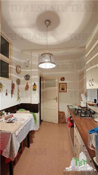 Apartament de 3 camere ultracentral, 2 intrari, lift cu acces privat, pod pentru - 16