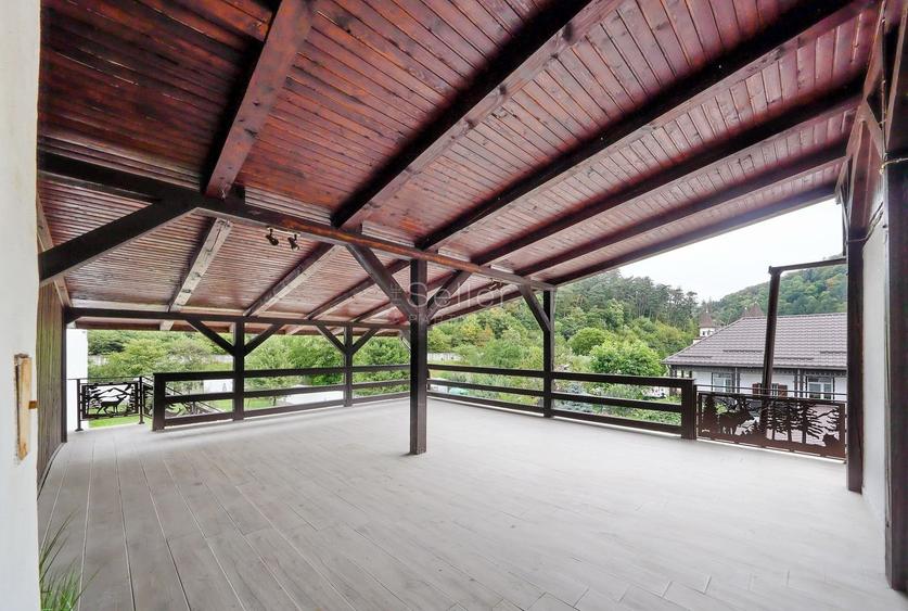 Proximitate imediata fata de Castelul Bran - 34