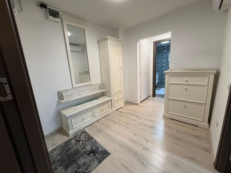 Inchiriez apartament (zona Mercur)Cetate - 2