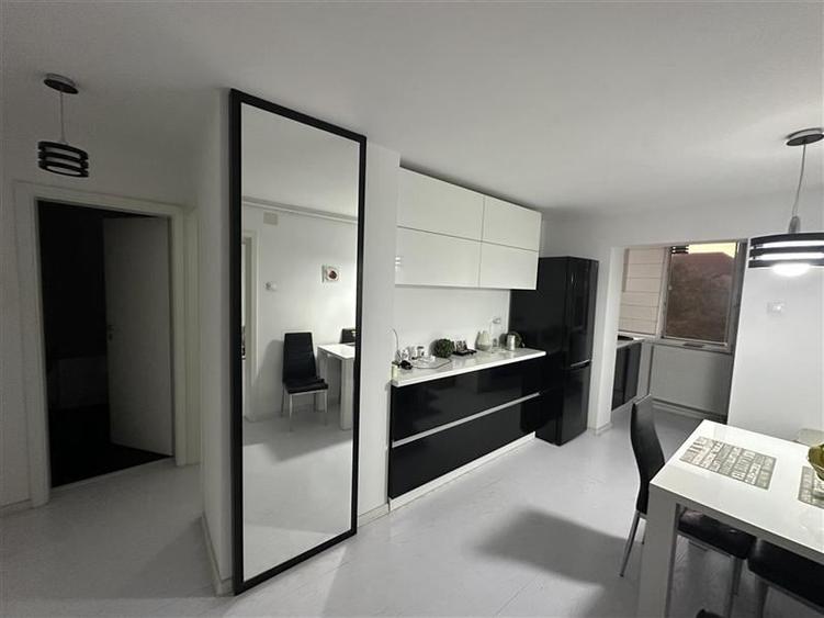 Decomandat, etaj 3, mobilat si utilat in Soarelui - 1