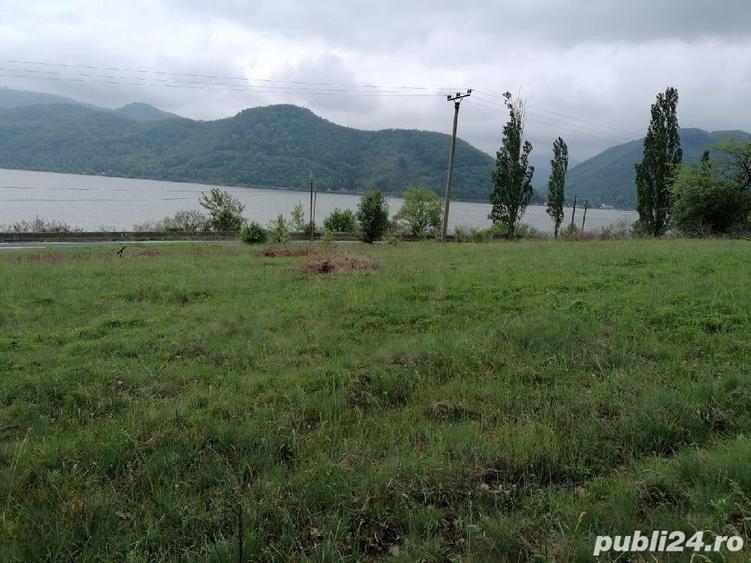 Teren de 2500 mp, în Sichevița