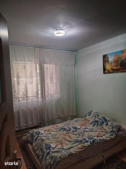 Apartament cu 3 camere decomandat în Cornișa