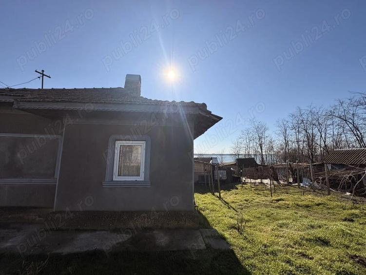 Vand casa la curte comuna Ulmu, judet Calrarasi la 200 m de lac! - 16