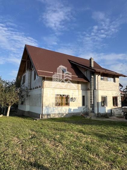 Casa spa?ioasa de vanzare in Ru?i pentru locuin?a sau investitie - 19