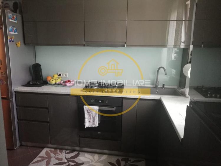 Apartament cu 3 camere decomandat, mobilat în Mircea cel Bătrân