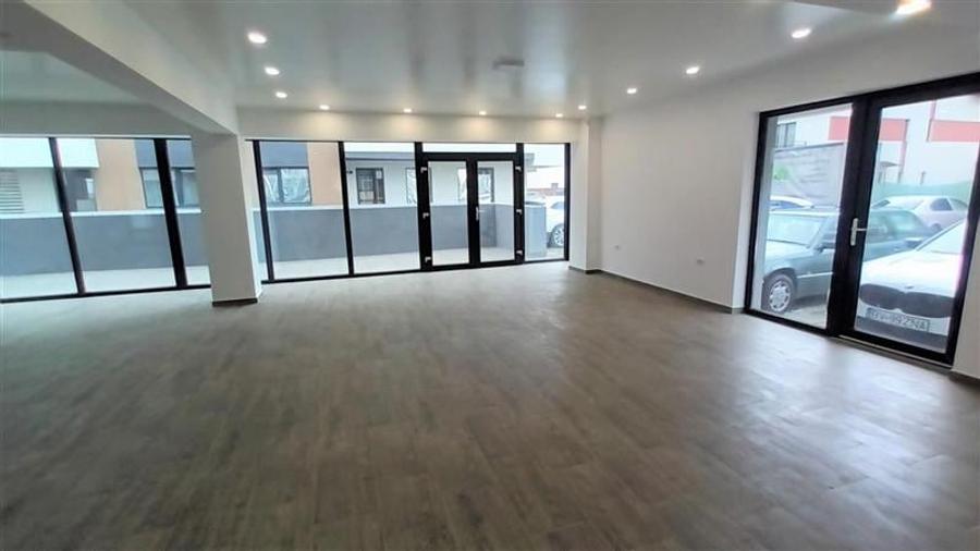 Spatiu 100 mp,ideal cabinete medicale,3 cai de acces,curent trifazic,Tractorul,B - 10