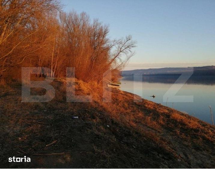 Teren de 120000 mp, în Pojejena