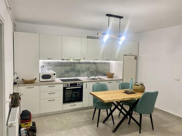 Decomandat, mobilat și utilat modern - 8