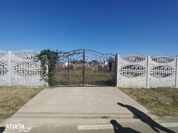 Teren de 400 mp, în Priseaca