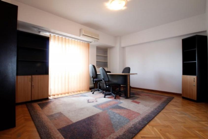 Piata Unirii - Fantani - 4 camere, decomandat, 98 mp, - 1