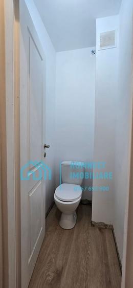 Apartament cu 3 camere semidecomandat în Titan