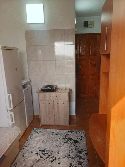 Inchiriez garsoniera 100 euro + 100 comision - 1 persoana - 10