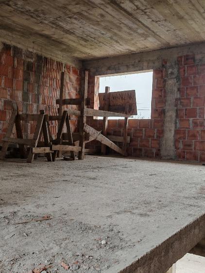 De vanzare casa la rosu - 2