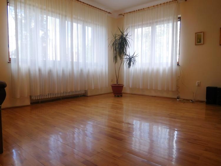 apartament cu 5 camere, curte si gradina - 2