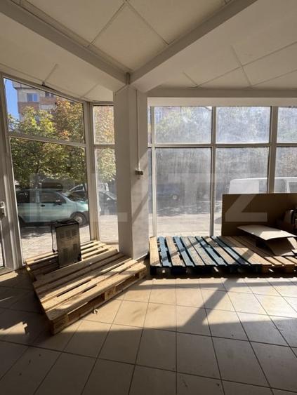 Spatiu comercial 121 mp, vitrina, 1 Mai - 3