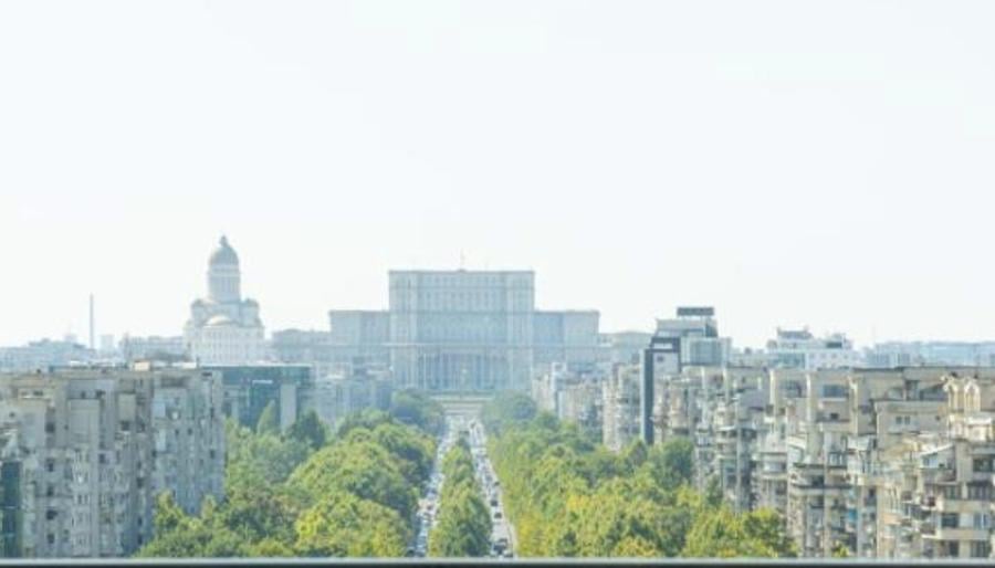 Piața Alba Iulia cu vedere  pe Bulevardul Unirii până la Casa Poporului - 4