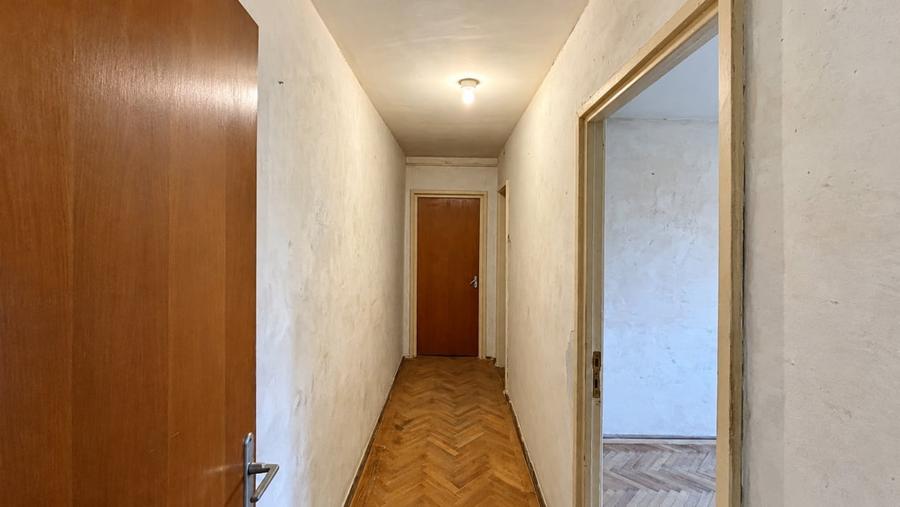 Apartament cu 3 camere semidecomandat în Titan