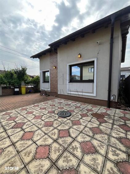 Casă cu 6 camere decomandat cu Teren 226 Mp în Sud