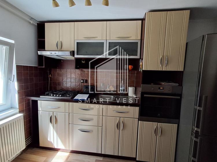 Apartament cu 4 camere decomandat în Micro 16